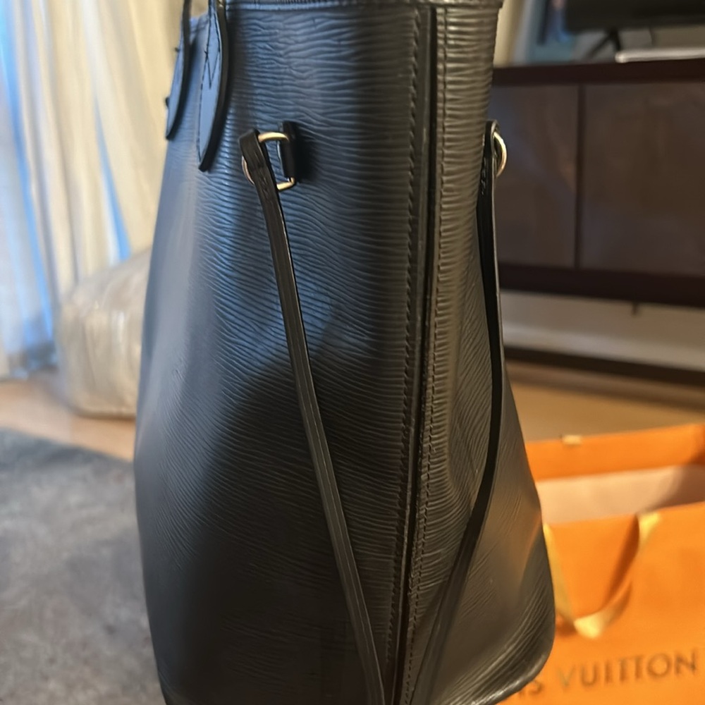 Louis Vuitton Black Leather Tote Bag - Picture 4 of 7